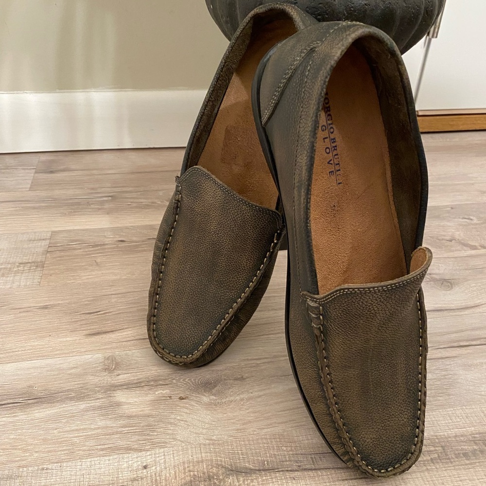 SOLD.                            MENS GIORGIO BRUTINI LOAFERS